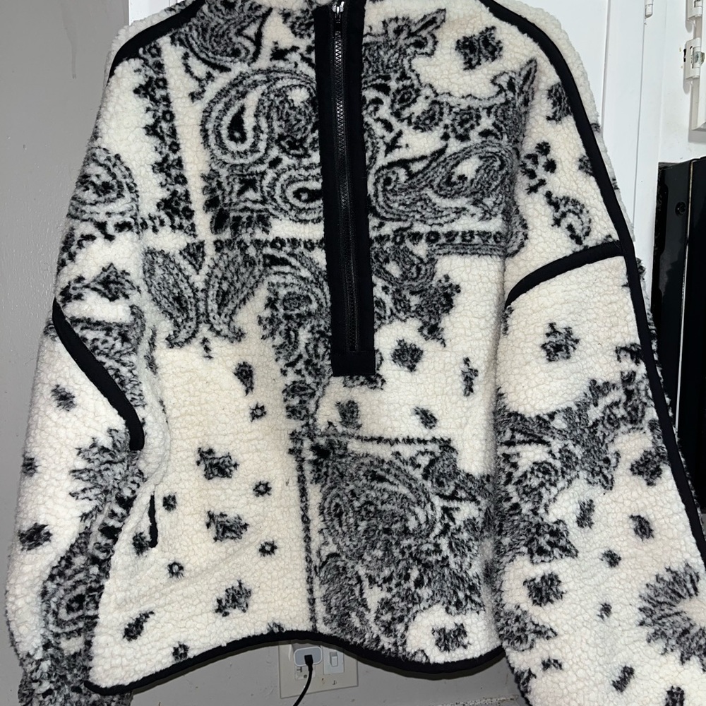 VICI Black & White Plush Sweater half zipper - Picture 6 of 14